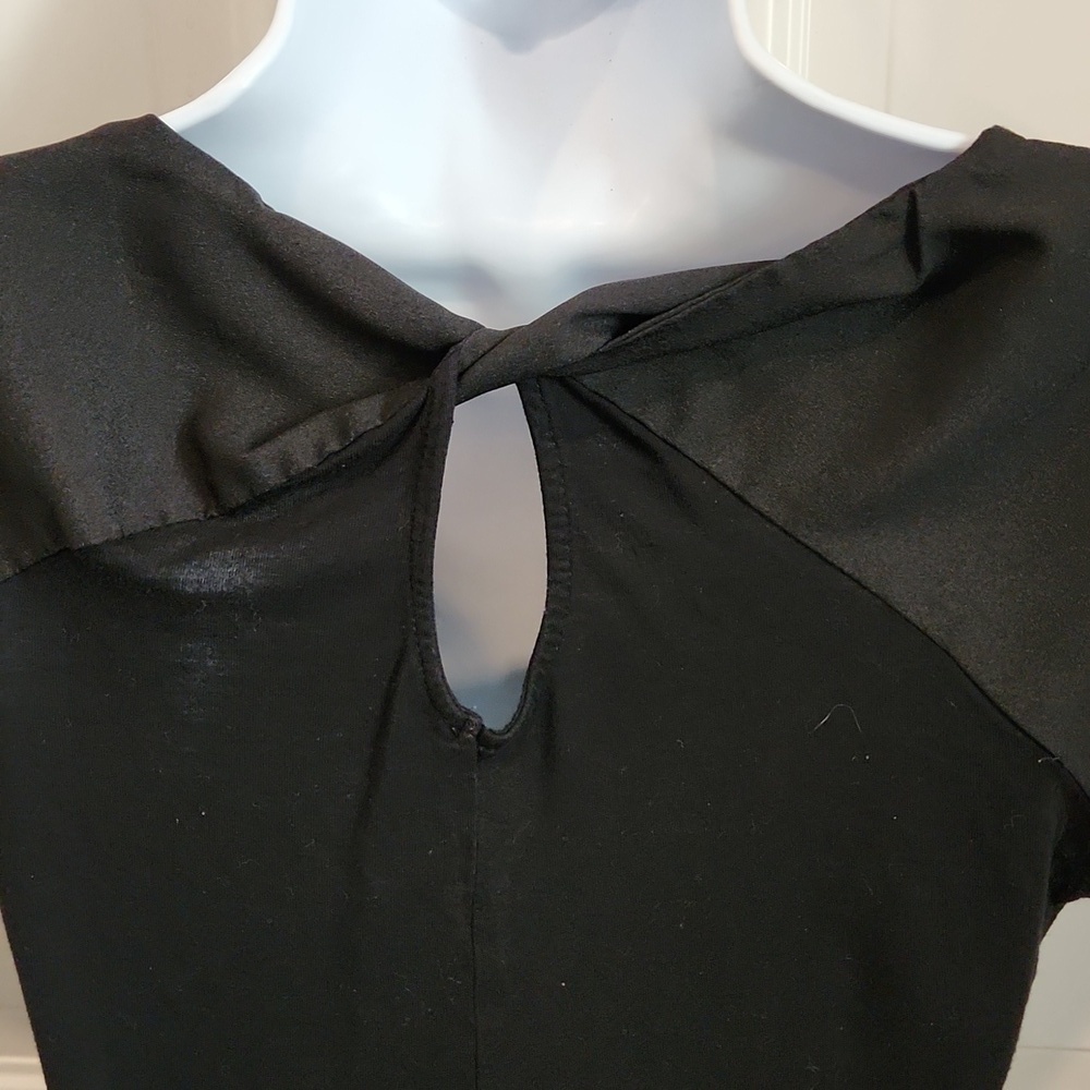 Mossimo Keyhole Back Top - Picture 4 of 6